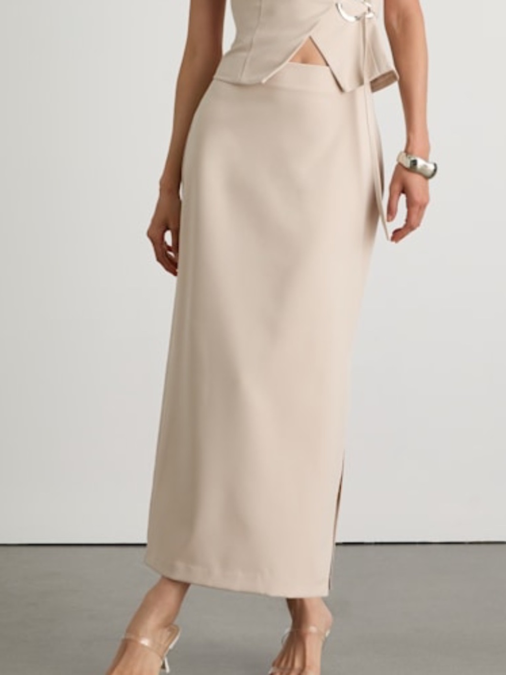Beige Low-rise Midi Skirt - Size M